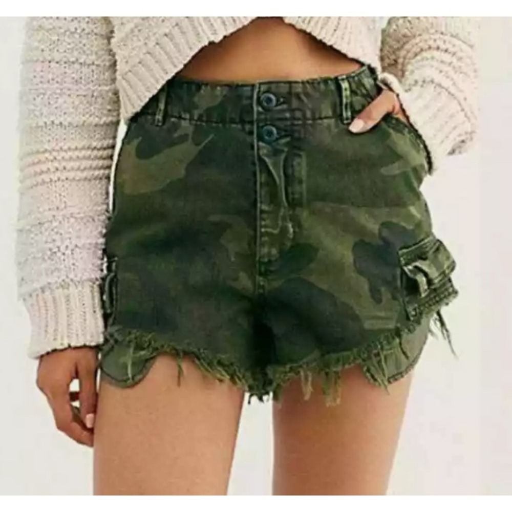 Free People We The Free Commander Camo Cargo Shorts Green Distressed Frayed Hem‎